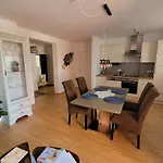 Am Wienerwald Apartament